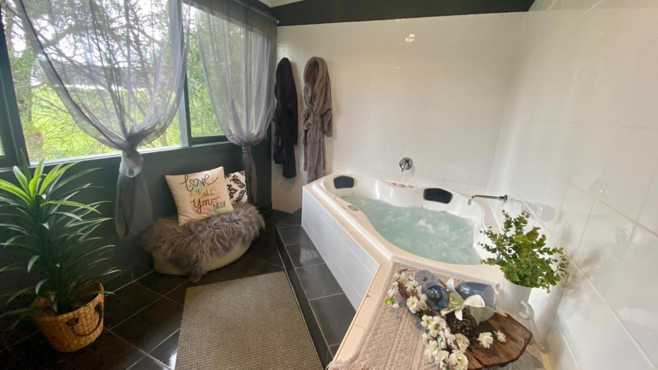 Couple'S Luxury Resort Spa Retreat Cowes Exterior foto